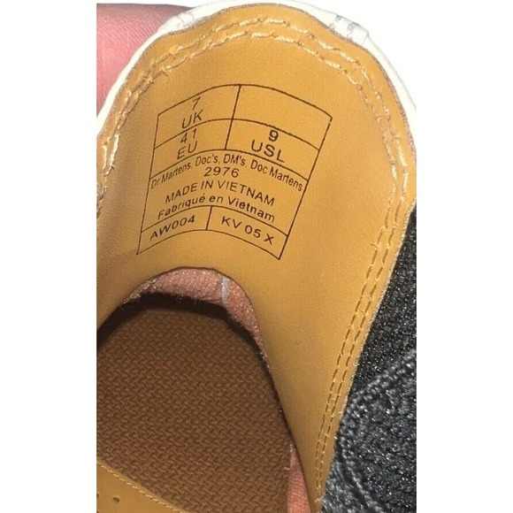 Dr. Marten Womens Yellow Stitch Smooth Leather White Chelsea Boots, Sz 9, NWOB - Picture 10 of 15